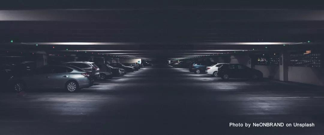  汽車庫、修車庫、停車場
